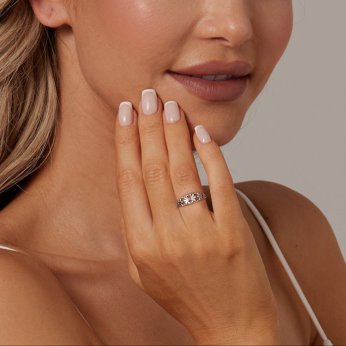 Flower decoration twisted Ring