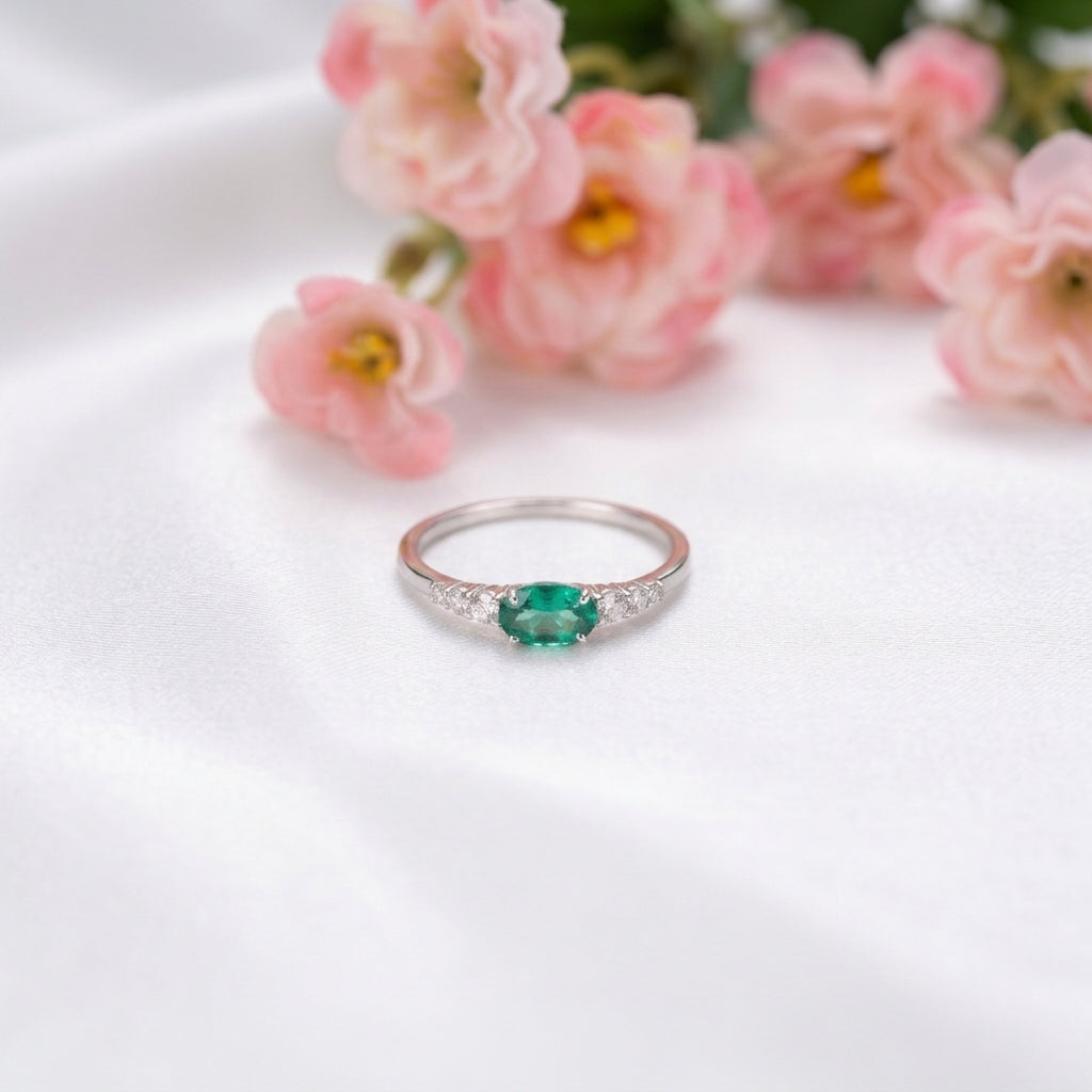 Oval-cut stone ring